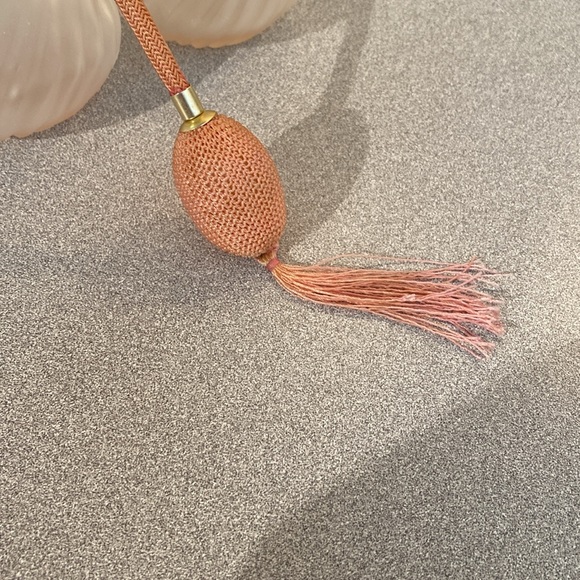 Vintage Perfume vanity bottles. - Picture 6 of 7